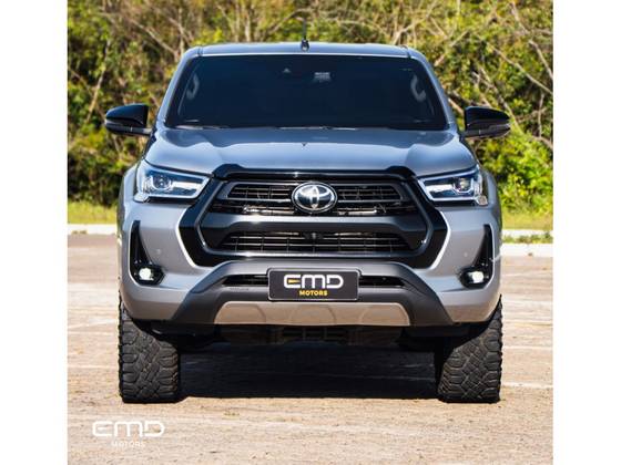 TOYOTA HILUX 2.8 D-4D TURBO DIESEL CD SRX 4X4 AUTOMÁTICO